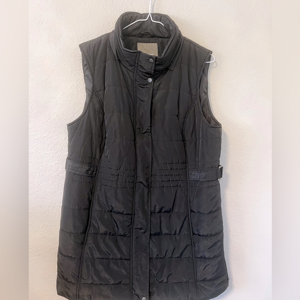 Warm Winter/Fall Women’s Maurices black vest size extra large XL